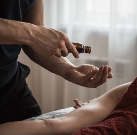 massage-par-un-masseur-a-tana-big-0